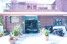 Roomshala Hotel Oscar