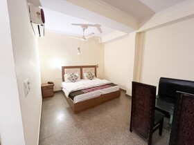 Roomshala Hotel Silver Inn