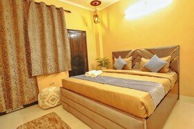 Roomshala Hotel Starlight