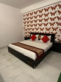 Roomshala Silver Key