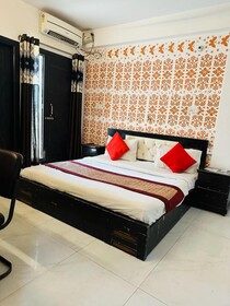 Roomshala Silver Key