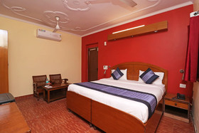 Royal Palace by OYO Rooms