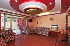 Royal Palace by OYO Rooms