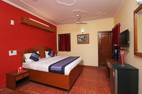 Royal Palace by OYO Rooms