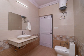 Royal Palace by OYO Rooms