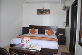 Seven Seas Inn