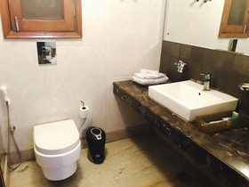 Skylink Suites & Apartments