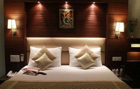 Admire Suites by FabHotel