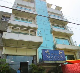 Admire Suites by FabHotel