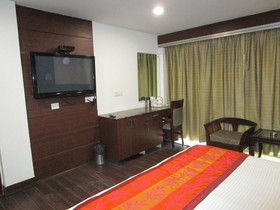 Admire Suites by FabHotel