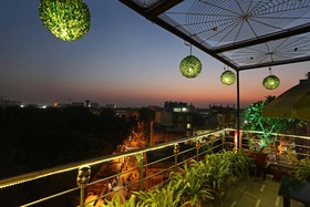 Star Plaza