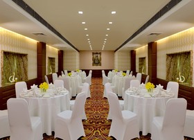 Taurus Sarovar Portico