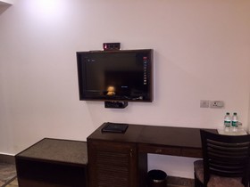 Taurus Sarovar Portico