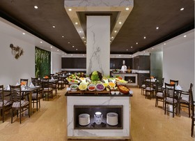 Taurus Sarovar Portico