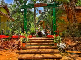 Curlies Zulu Land by OYO Rooms