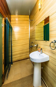 Curlies Zulu Land by OYO Rooms