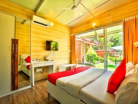 Curlies Zulu Land by OYO Rooms