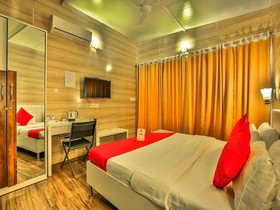 Curlies Zulu Land by OYO Rooms