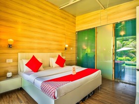 Curlies Zulu Land by OYO Rooms