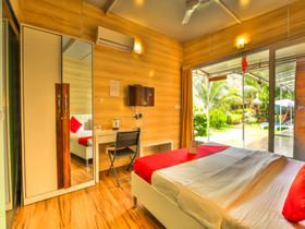 Curlies Zulu Land by OYO Rooms