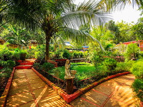 Curlies Zulu Land by OYO Rooms