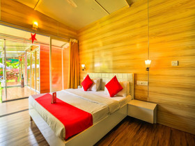 Curlies Zulu Land by OYO Rooms