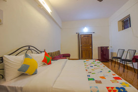 OYO Home 16070 Decent Studio