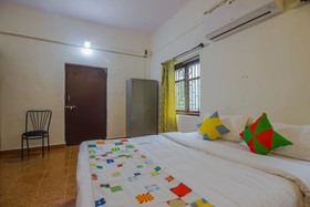 OYO Home 16070 Decent Studio