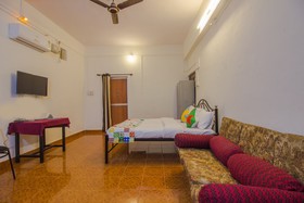 OYO Home 16070 Decent Studio