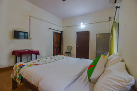 OYO Home 16070 Decent Studio