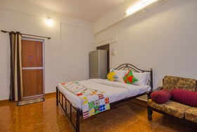 OYO Home 16070 Decent Studio