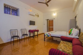 OYO Home 16070 Decent Studio