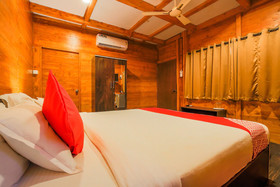 The Spot Bar Hotel by OYO Rooms