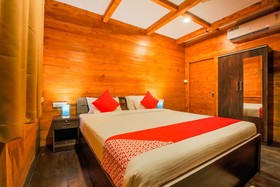 The Spot Bar Hotel by OYO Rooms