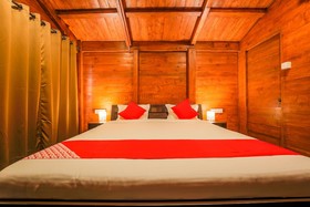 The Spot Bar Hotel by OYO Rooms