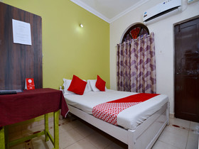 Angelina Guesthouse by OYO Rooms