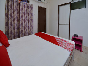 Angelina Guesthouse by OYO Rooms