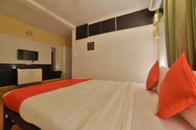 Reddy's Hotel by OYO Rooms