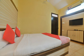 Reddy's Hotel by OYO Rooms