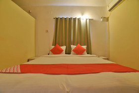 Reddy's Hotel by OYO Rooms