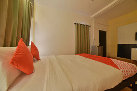 Reddy's Hotel by OYO Rooms