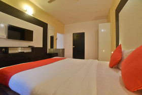 Reddy's Hotel by OYO Rooms