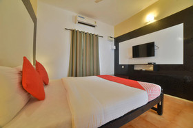 Reddy's Hotel by OYO Rooms