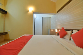 Reddy's Hotel by OYO Rooms