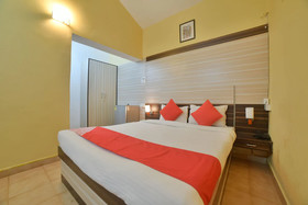 Reddy's Hotel by OYO Rooms