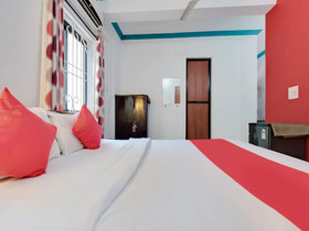 Waves 18 By OYO Rooms