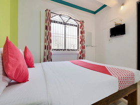 Waves 18 By OYO Rooms