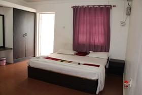 Sugar Plum Macedo Palms