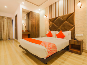 Colleins Holiday Homes By OYO Rooms