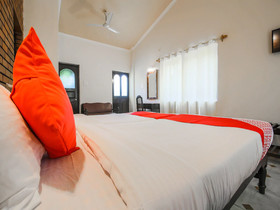 La Petite By OYO Rooms